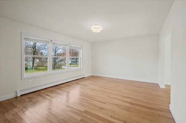 9 Hopkins Street, South Burlington, VT 05403