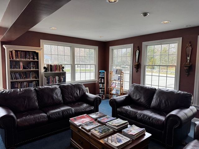 15 Bluebird Dr, Tiverton, RI 02878