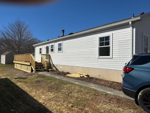 15 Bluebird Dr, Tiverton, RI 02878