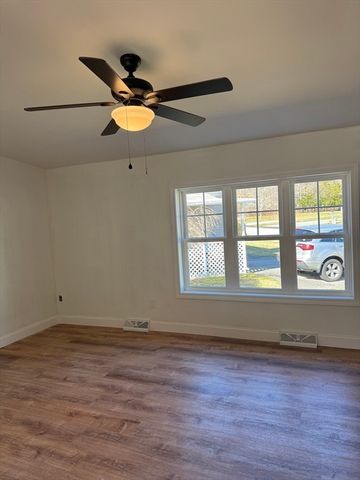 15 Bluebird Dr, Tiverton, RI 02878