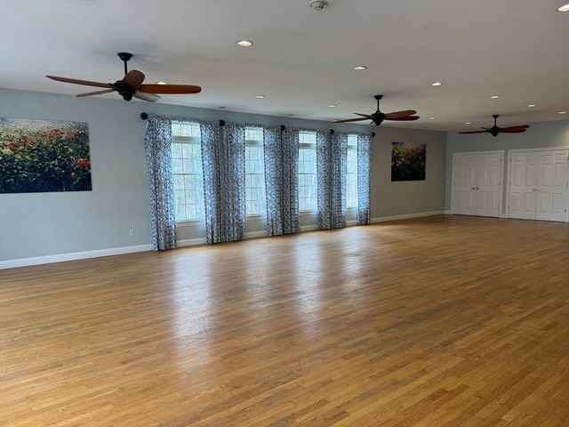 15 Bluebird Dr, Tiverton, RI 02878