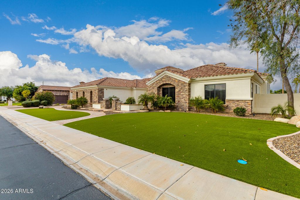 Image 3 of property listing at 4326 E CAPRICORN Place, Chandler, AZ 85249