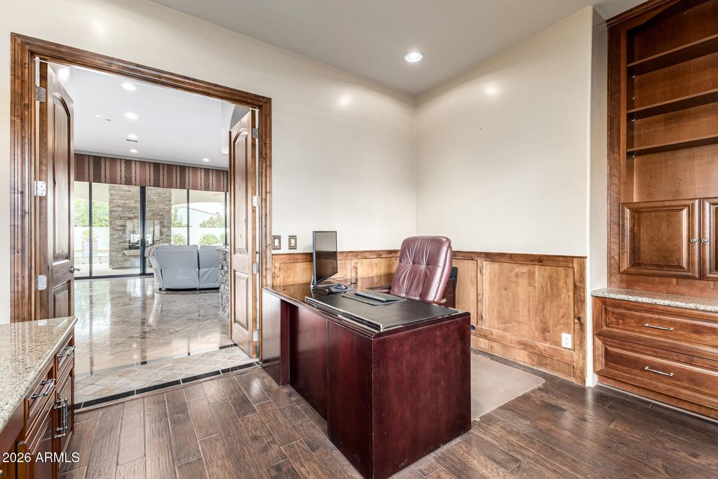 Image 31 of property listing at 4326 E CAPRICORN Place, Chandler, AZ 85249