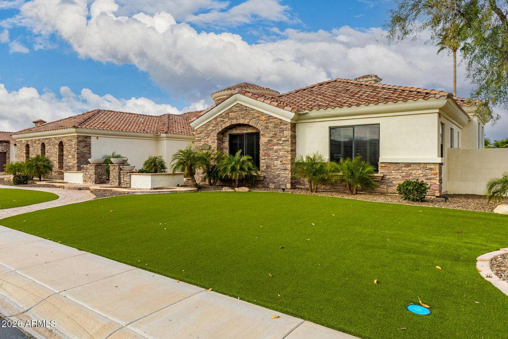 Image 4 of property listing at 4326 E CAPRICORN Place, Chandler, AZ 85249