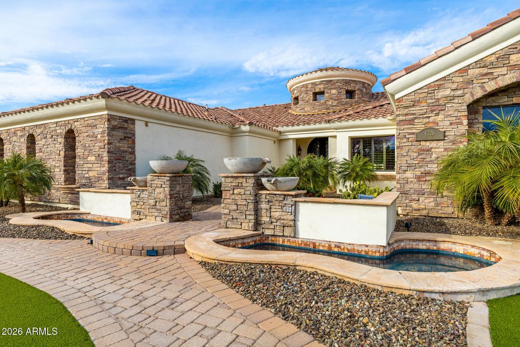 Image 9 of property listing at 4326 E CAPRICORN Place, Chandler, AZ 85249