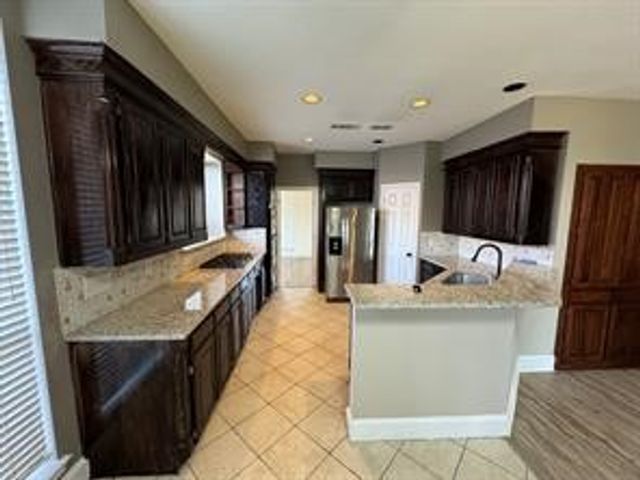 1100 Hunters Creek Drive, Carrollton, TX 75007