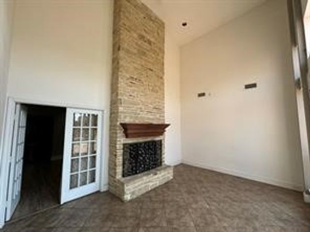 1100 Hunters Creek Drive, Carrollton, TX 75007