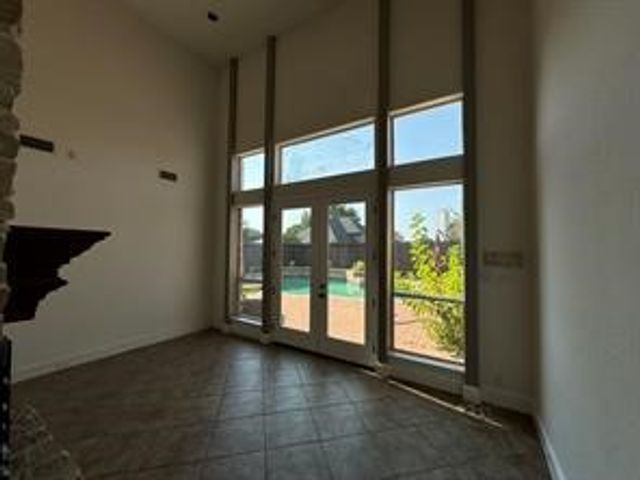 1100 Hunters Creek Drive, Carrollton, TX 75007