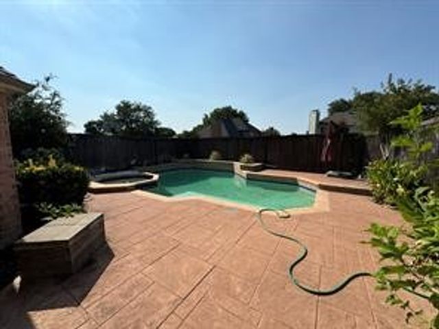 1100 Hunters Creek Drive, Carrollton, TX 75007