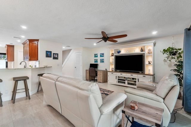 611 NE 12th Terrace 2, Boynton Beach, FL 33435