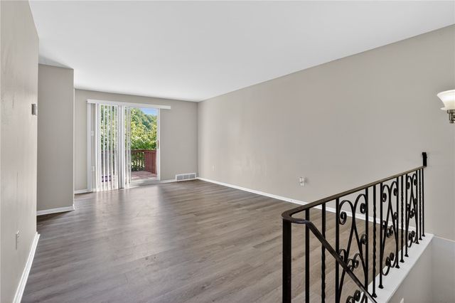247 Golden Gate Dr, Oakmont, PA 15147
