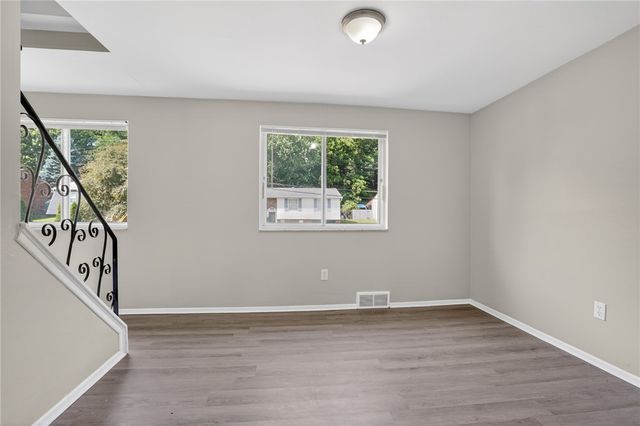 247 Golden Gate Dr, Oakmont, PA 15147