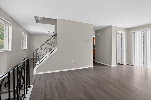 247 Golden Gate Dr, Oakmont, PA 15147