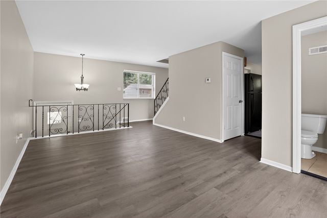 247 Golden Gate Dr, Oakmont, PA 15147