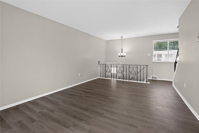 247 Golden Gate Dr, Oakmont, PA 15147