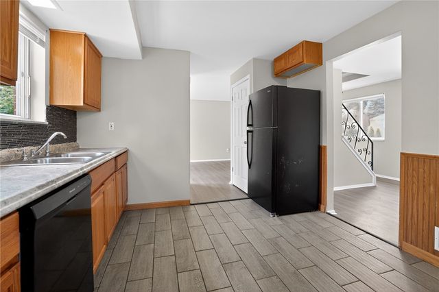 247 Golden Gate Dr, Oakmont, PA 15147