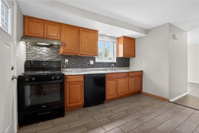 247 Golden Gate Dr, Oakmont, PA 15147