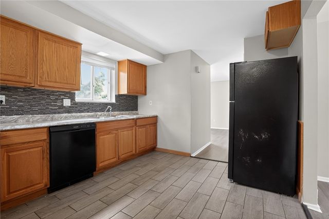 247 Golden Gate Dr, Oakmont, PA 15147