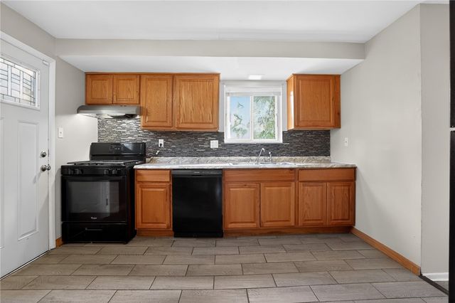 247 Golden Gate Dr, Oakmont, PA 15147