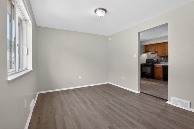 247 Golden Gate Dr, Oakmont, PA 15147
