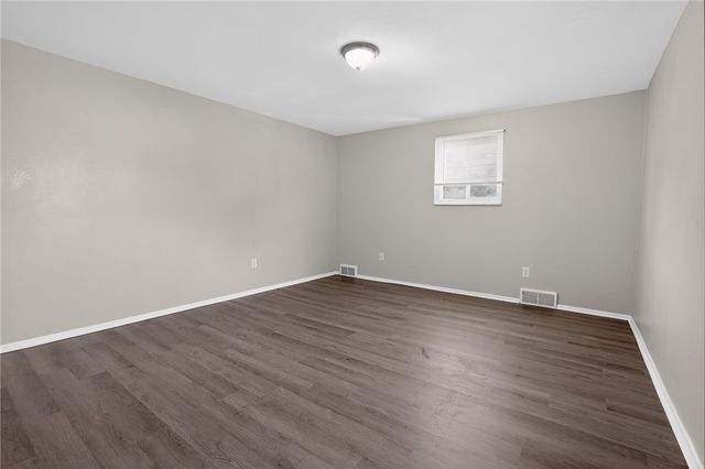 247 Golden Gate Dr, Oakmont, PA 15147
