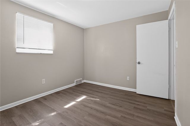 247 Golden Gate Dr, Oakmont, PA 15147