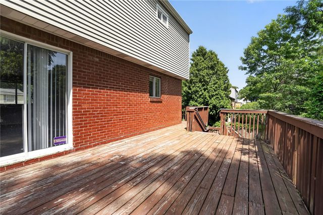 247 Golden Gate Dr, Oakmont, PA 15147