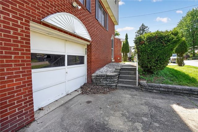 247 Golden Gate Dr, Oakmont, PA 15147