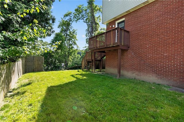 247 Golden Gate Dr, Oakmont, PA 15147