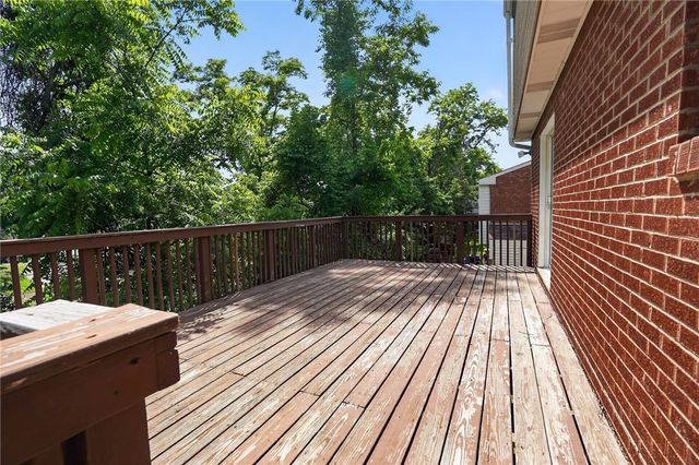 247 Golden Gate Dr, Oakmont, PA 15147