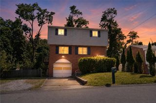 247 Golden Gate Dr, Oakmont, PA 15147