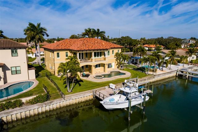 1976 KANSAS AVENUE NE, St Petersburg, FL 33703