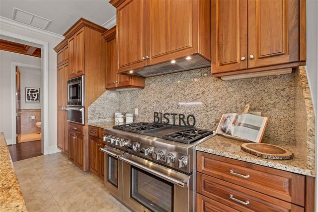 1976 KANSAS AVENUE NE, St Petersburg, FL 33703