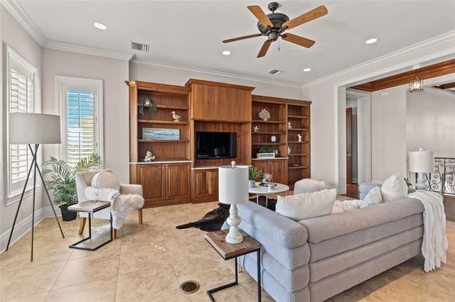 1976 KANSAS AVENUE NE, St Petersburg, FL 33703