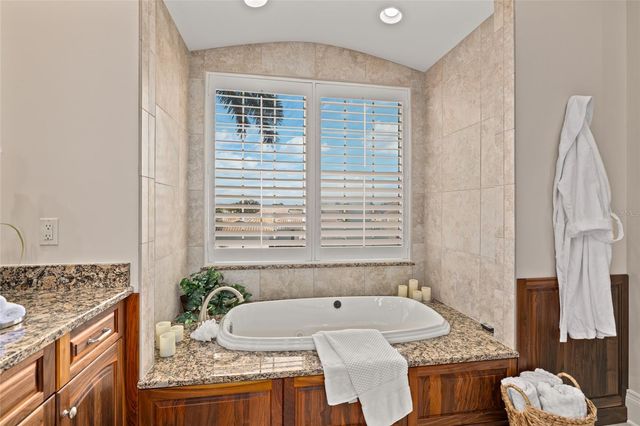 1976 KANSAS AVENUE NE, St Petersburg, FL 33703