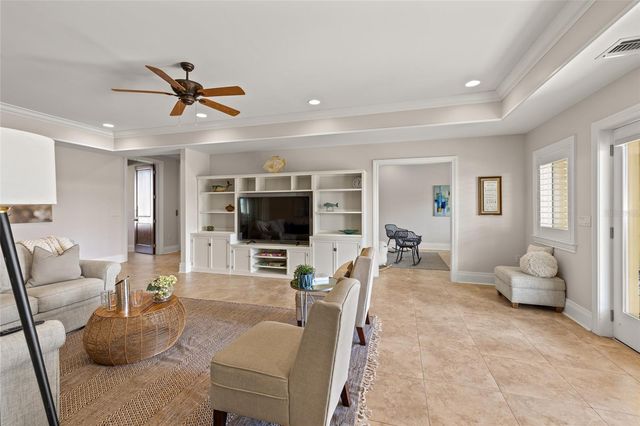 1976 KANSAS AVENUE NE, St Petersburg, FL 33703