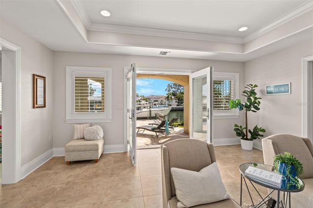 1976 KANSAS AVENUE NE, St Petersburg, FL 33703