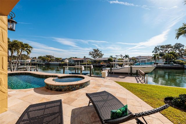 1976 KANSAS AVENUE NE, St Petersburg, FL 33703