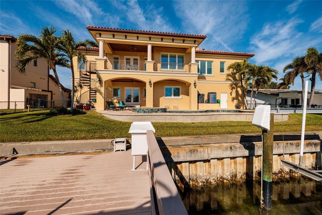 1976 KANSAS AVENUE NE, St Petersburg, FL 33703