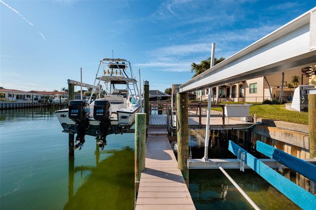 1976 KANSAS AVENUE NE, St Petersburg, FL 33703