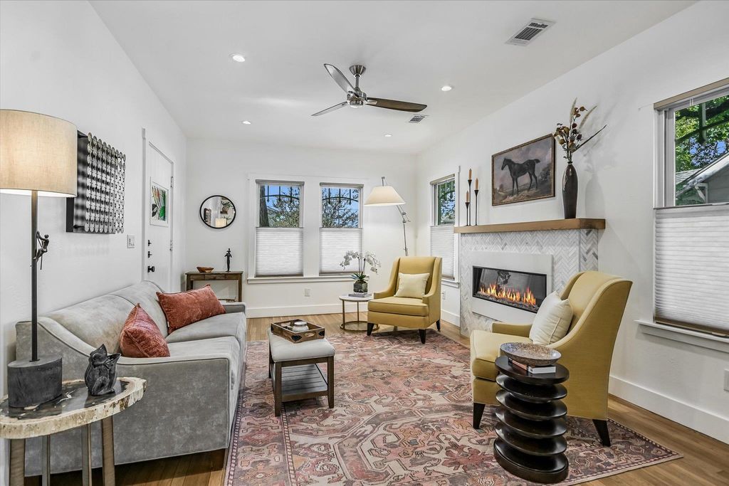106 E 35th ST, Austin, TX 78705
