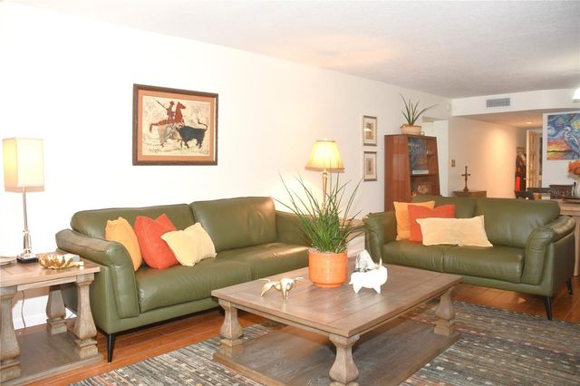 601 N MCDONALD STREET 206, Mount Dora, FL 32757