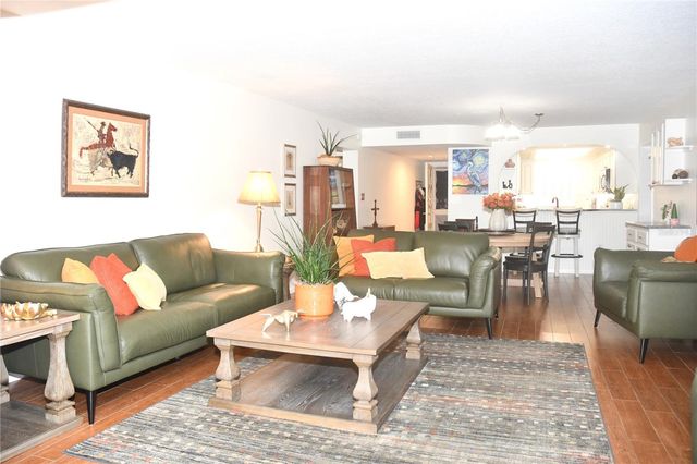 601 N MCDONALD STREET 206, Mount Dora, FL 32757