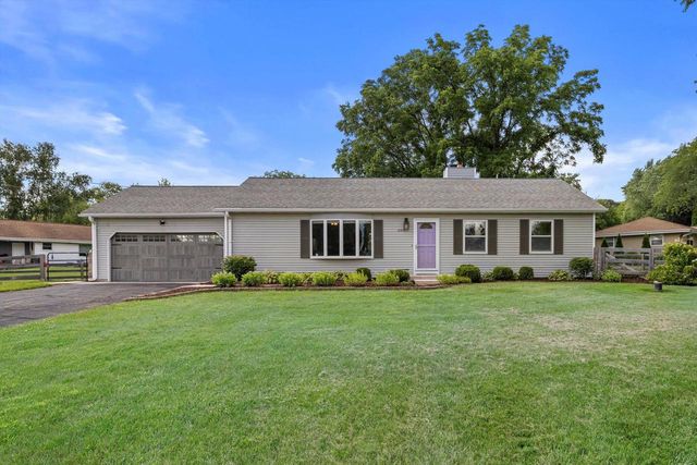 21410 W Valley DRIVE, New Berlin, WI 53146