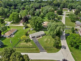 21410 W Valley DRIVE, New Berlin, WI 53146