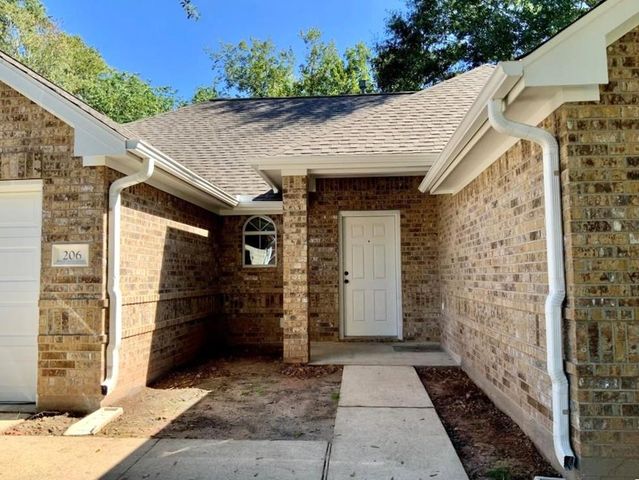 206 Doncaster Street, Conroe, TX 77303