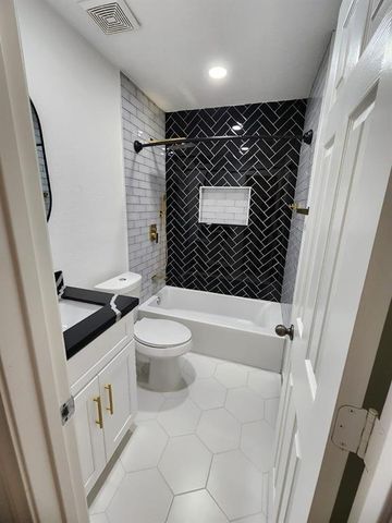 206 Doncaster Street, Conroe, TX 77303