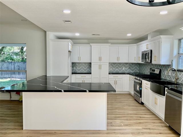 206 Doncaster Street, Conroe, TX 77303