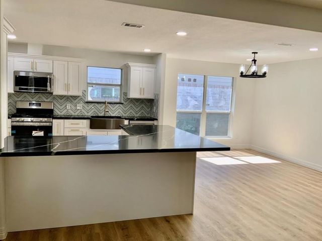 206 Doncaster Street, Conroe, TX 77303