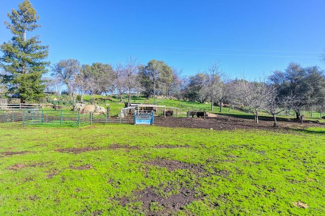 13598 Desperado Dr, Penn Valley, CA 95946